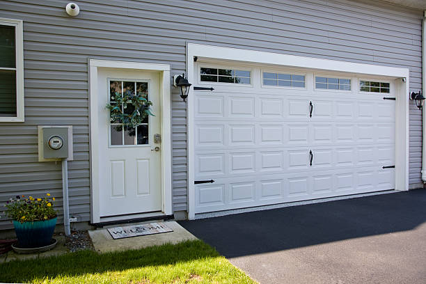 24/7 Emergency Garage Door Panel Replacement experts in Coleraine, MN